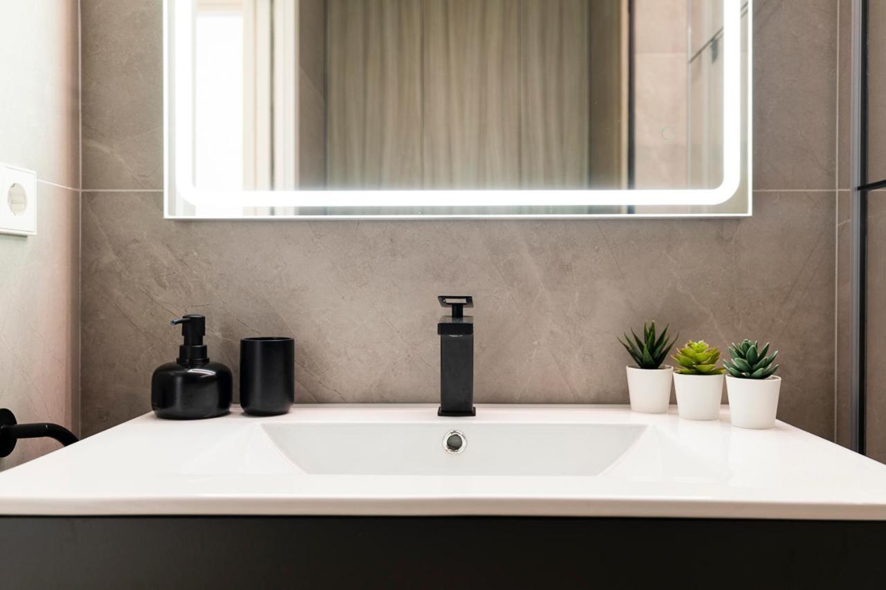 Sylvia 1M - Precioso Apartamento En Primera Linea De Mar - Centrico - Playa - Wifi เอมปูเรียบราบา ภายนอก รูปภาพ
