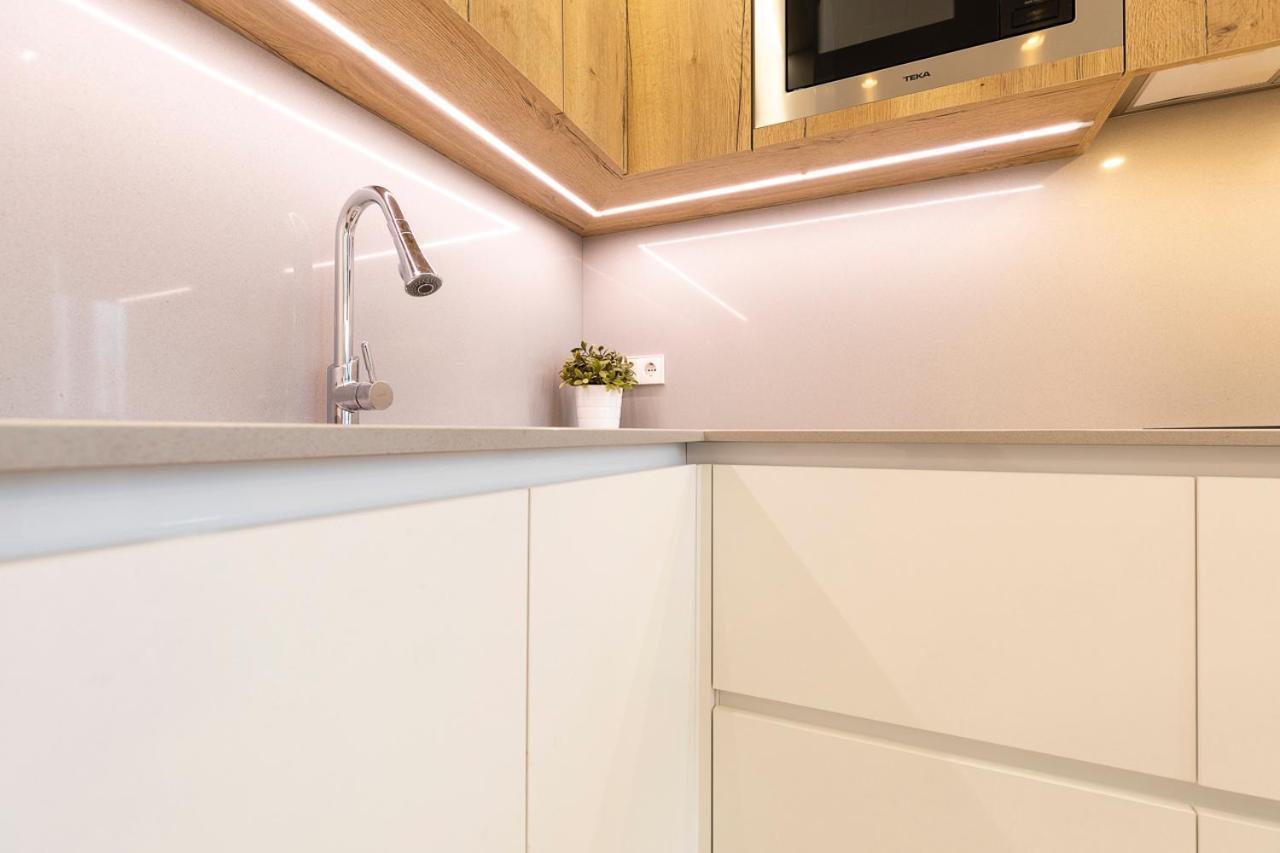 Sylvia 1M - Precioso Apartamento En Primera Linea De Mar - Centrico - Playa - Wifi เอมปูเรียบราบา ภายนอก รูปภาพ