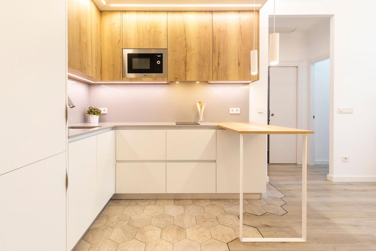 Sylvia 1M - Precioso Apartamento En Primera Linea De Mar - Centrico - Playa - Wifi เอมปูเรียบราบา ภายนอก รูปภาพ